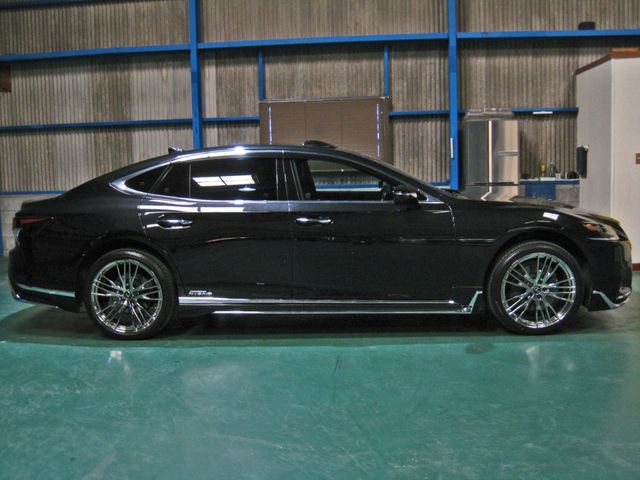 TOYOTA LEXUS LS500H 2017 Image 31