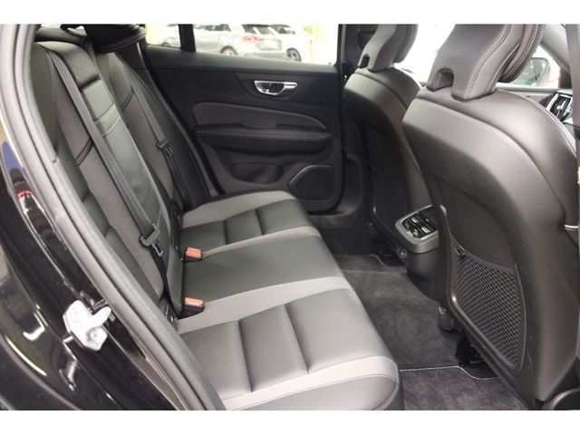 VOLVO V60 2021 Image 31