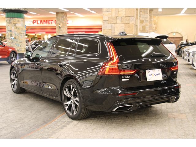 VOLVO V60 2021 Image 31