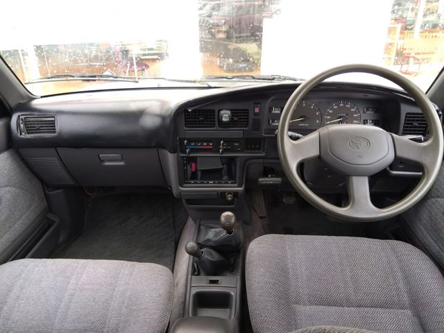 TOYOTA HILUX 4WD 1992 Image 31