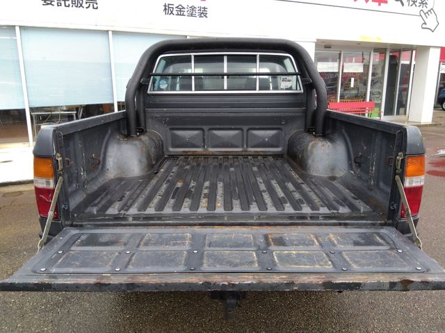 TOYOTA HILUX 4WD 1992 Image 31