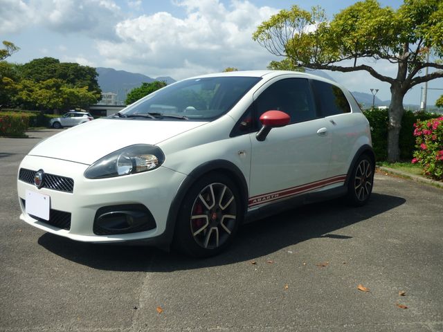 FIAT ABARTH GRANDE PUNTO 2009 Image 31