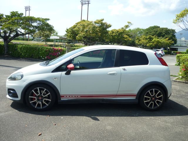 FIAT ABARTH GRANDE PUNTO 2009 Image 31