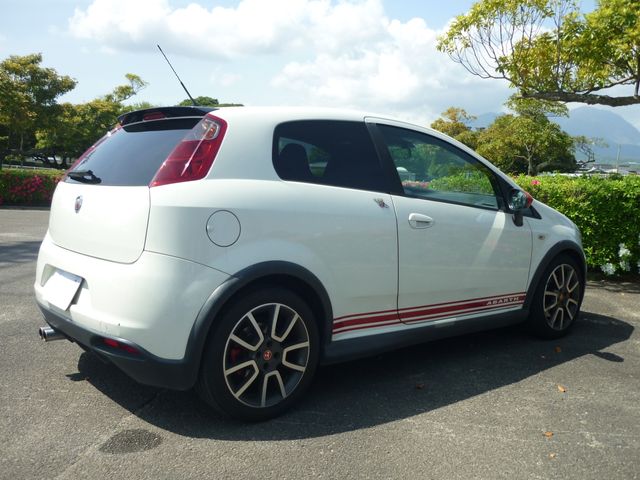 FIAT ABARTH GRANDE PUNTO 2009 Image 31