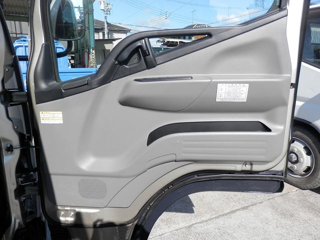 MITSUBISHI CANTER 2017 Image 31