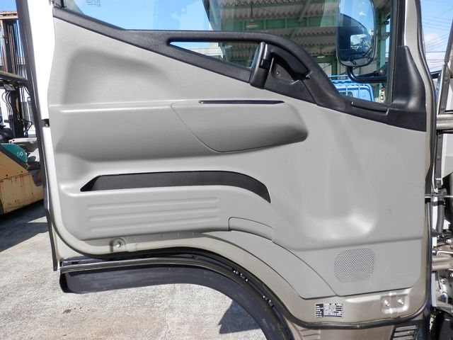 MITSUBISHI CANTER 2017 Image 31