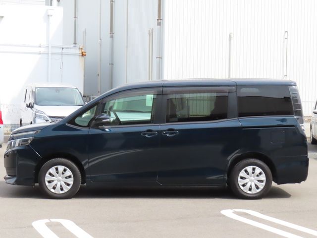 TOYOTA VOXY 2014 Image 31