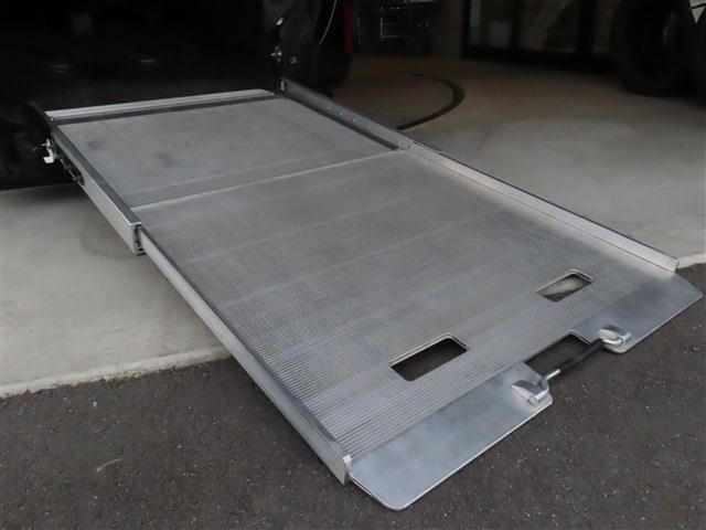 TOYOTA VOXY 2014 Image 31