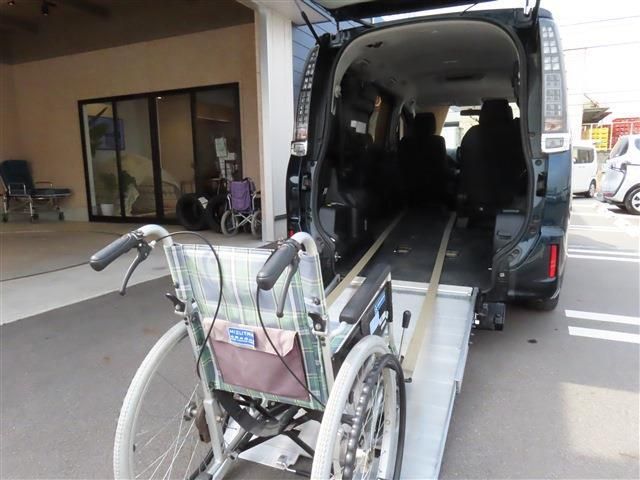 TOYOTA VOXY 2014 Image 31