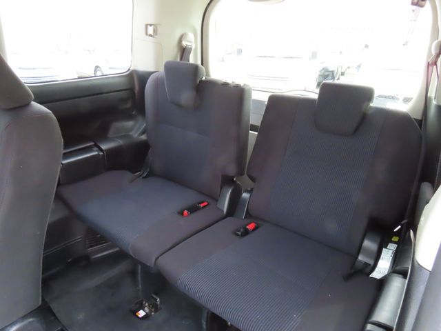 TOYOTA VOXY 2014 Image 31