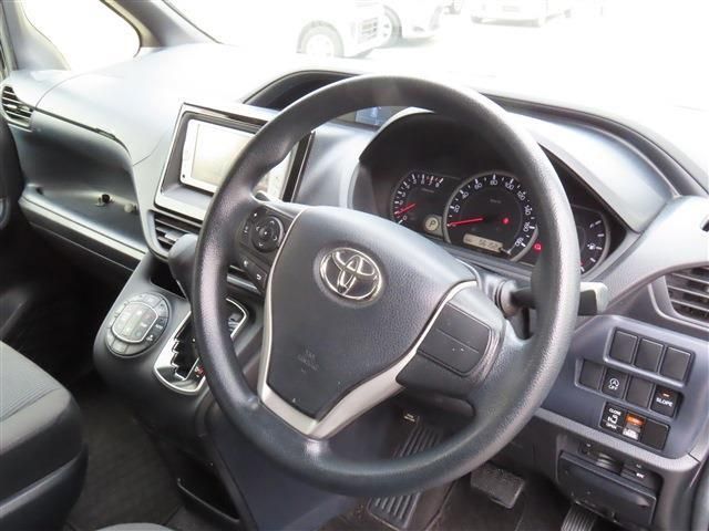 TOYOTA VOXY 2014 Image 31