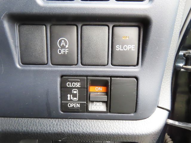 TOYOTA VOXY 2014 Image 31