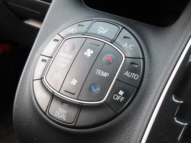 TOYOTA VOXY 2014 Image 31