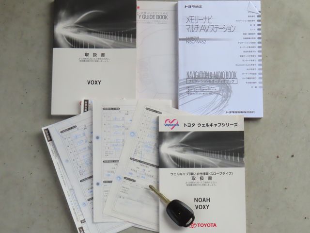 TOYOTA VOXY 2014 Image 31