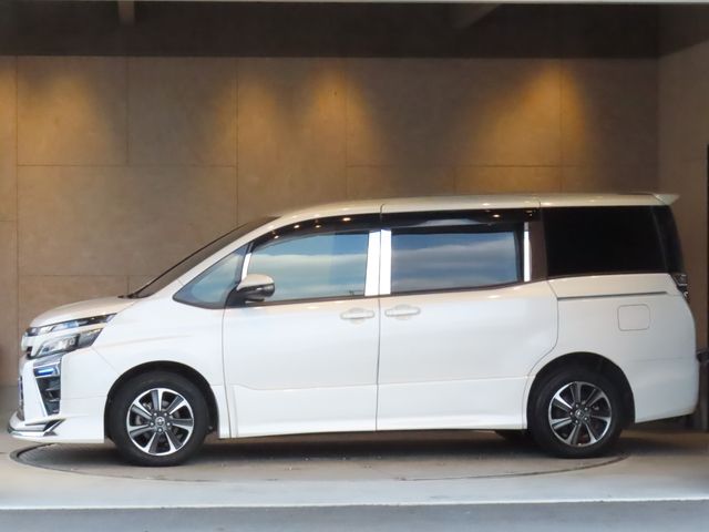 TOYOTA VOXY 2018 Image 31