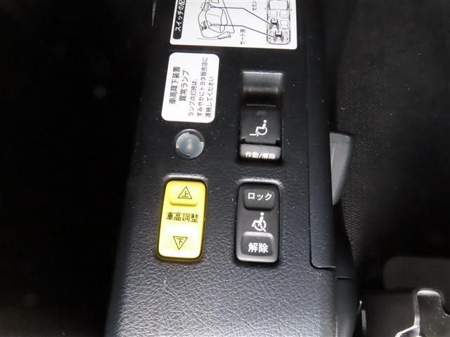 TOYOTA VOXY 2018 Image 31