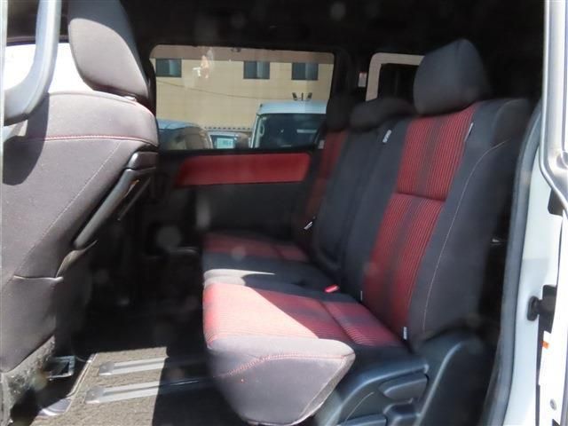 TOYOTA VOXY 2018 Image 31