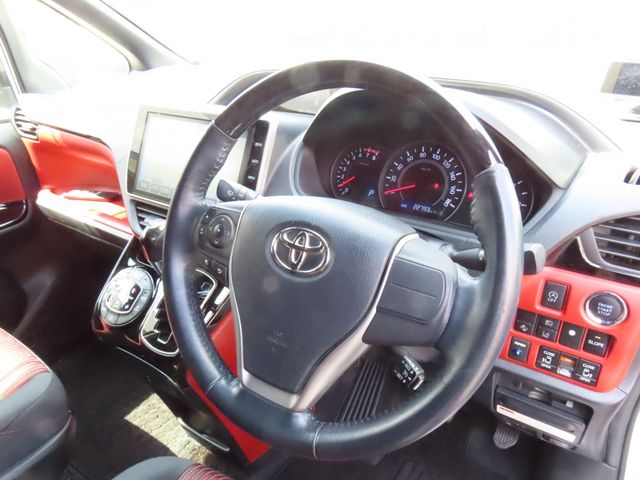 TOYOTA VOXY 2018 Image 31