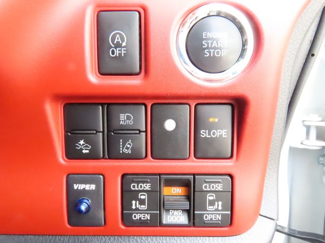 TOYOTA VOXY 2018 Image 31