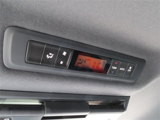 TOYOTA VOXY 2018 Image 31