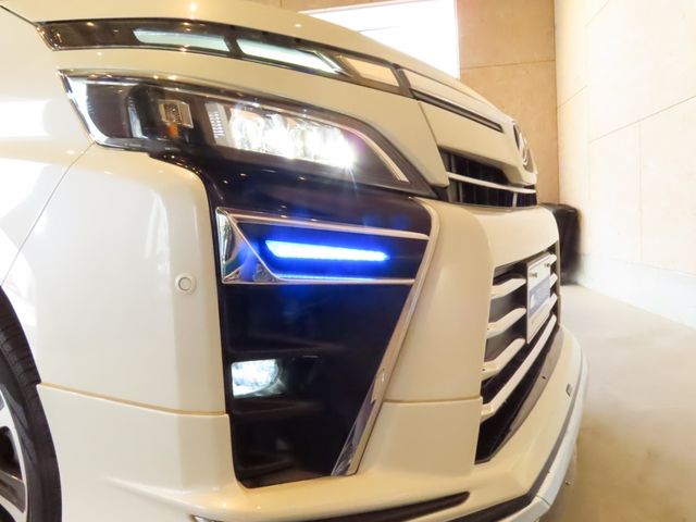 TOYOTA VOXY 2018 Image 31