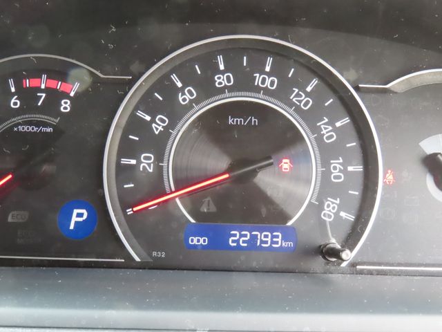 TOYOTA VOXY 2018 Image 31