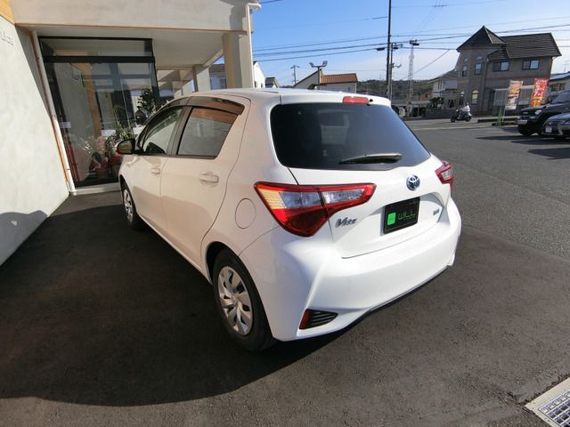 TOYOTA VITZ HYBRID 2019 Image 31