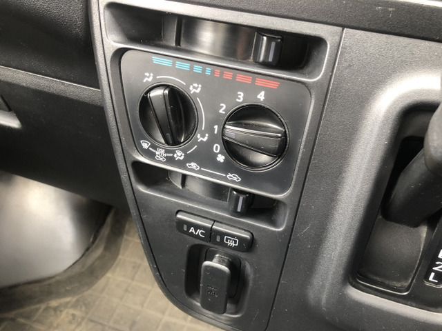 DAIHATSU HIJET CARGO 4WD 2021 Image 31