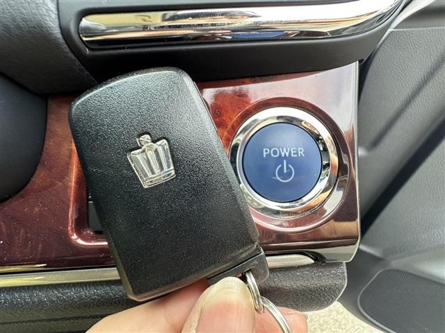 TOYOTA CROWN MAJESTA HYBRID 2016 Image 31