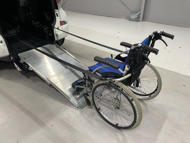 TOYOTA RACTIS 2014 Image 31