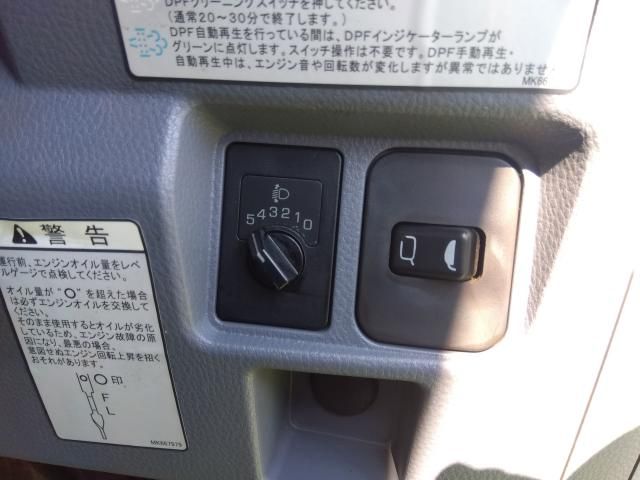 MITSUBISHI CANTER 2012 Image 31