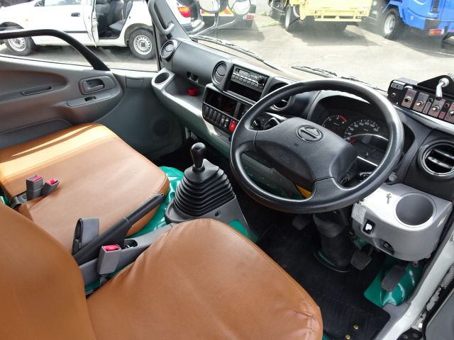 HINO DUTRO 2012 Image 31