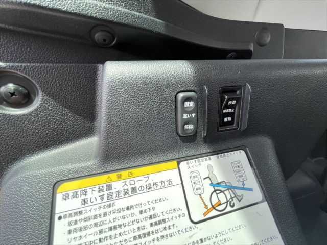 TOYOTA RACTIS 2014 Image 31