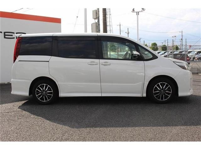 TOYOTA NOAH 2016 Image 31