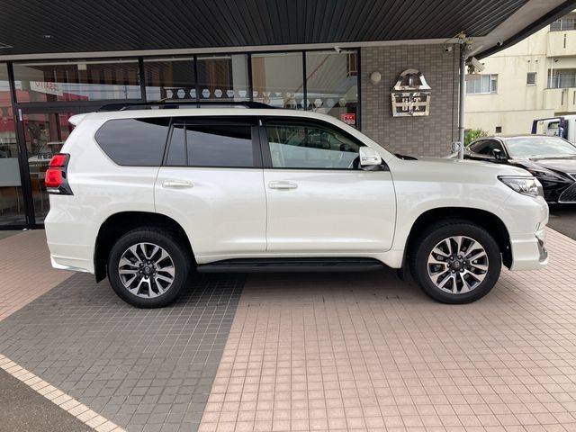 TOYOTA LANDCRUISER PRADO 2022 Image 31