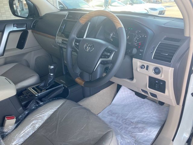 TOYOTA LANDCRUISER PRADO 2022 Image 31
