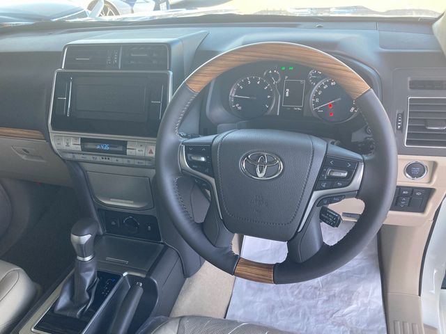 TOYOTA LANDCRUISER PRADO 2022 Image 31