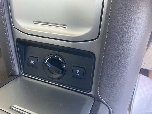 TOYOTA LANDCRUISER PRADO 2022 Image 31