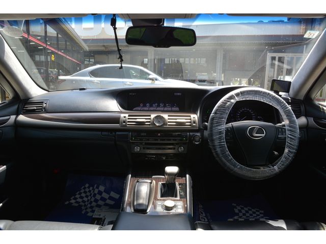 TOYOTA LEXUS LS460 2013 Image 31