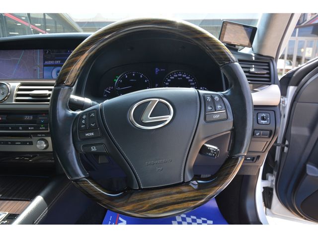 TOYOTA LEXUS LS460 2013 Image 31