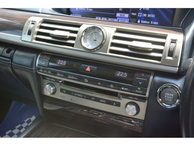 TOYOTA LEXUS LS460 2013 Image 31