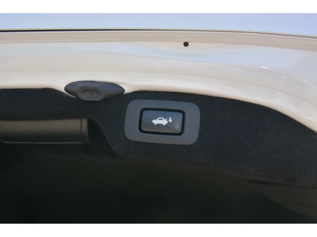 TOYOTA LEXUS LS460 2013 Image 31