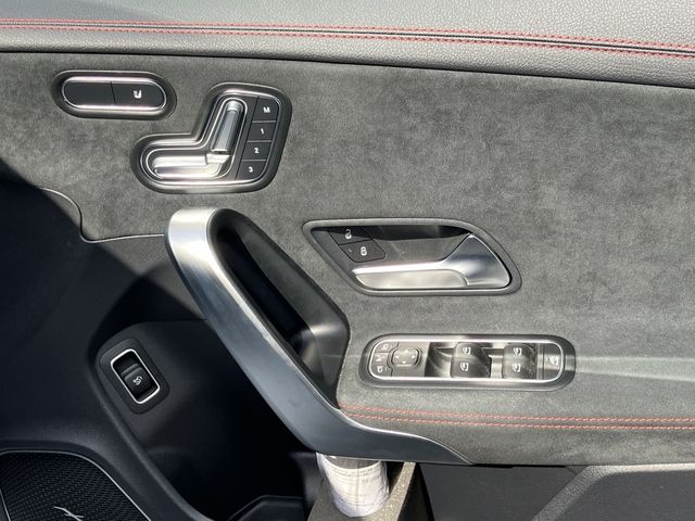 MERCEDES BENZ CLA CL 2023 Image 31