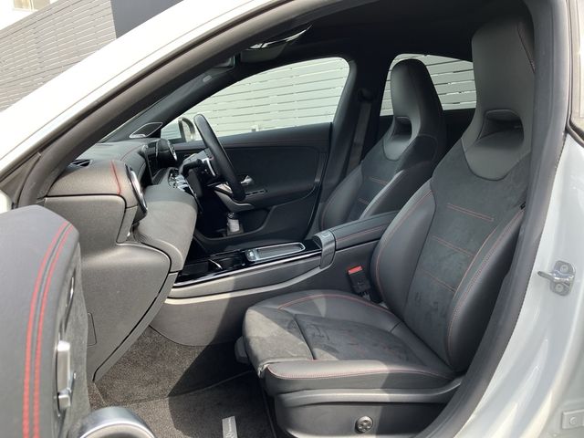 MERCEDES BENZ CLA CL 2023 Image 31