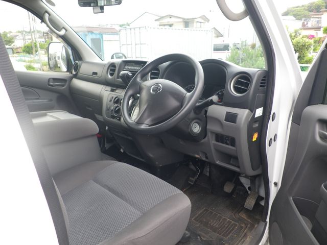 NISSAN NV350 CARAVAN WAGON 2016 Image 31