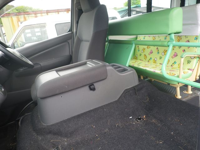 NISSAN NV350 CARAVAN WAGON 2016 Image 31