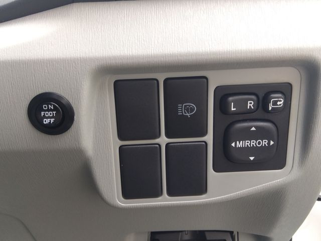 TOYOTA PRIUS 2010 Image 31