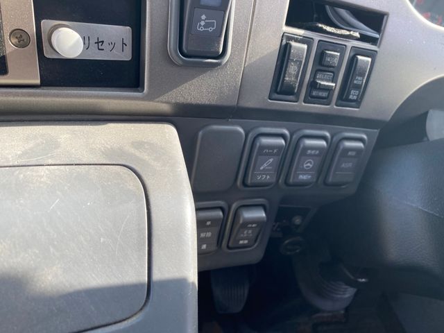 ISUZU GALA 2011 Image 31