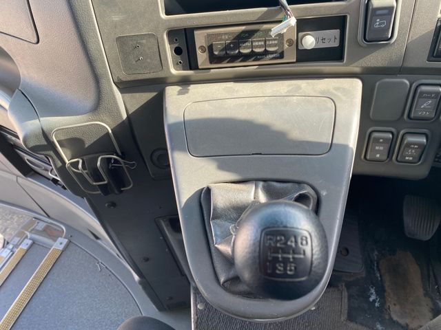 ISUZU GALA 2011 Image 31