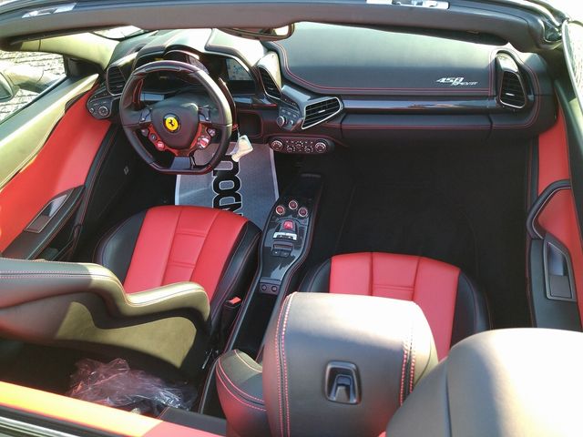 FERRARI 458 SPIDER 2015 Image 31